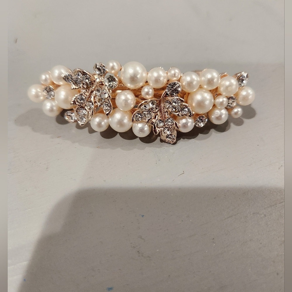 Elegant Pearl and Crystal Hair Clip